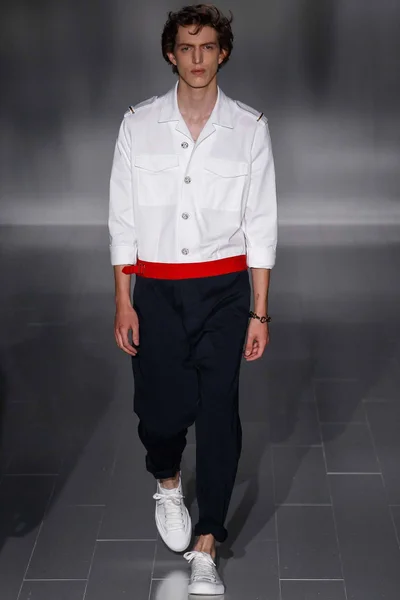 Look 19